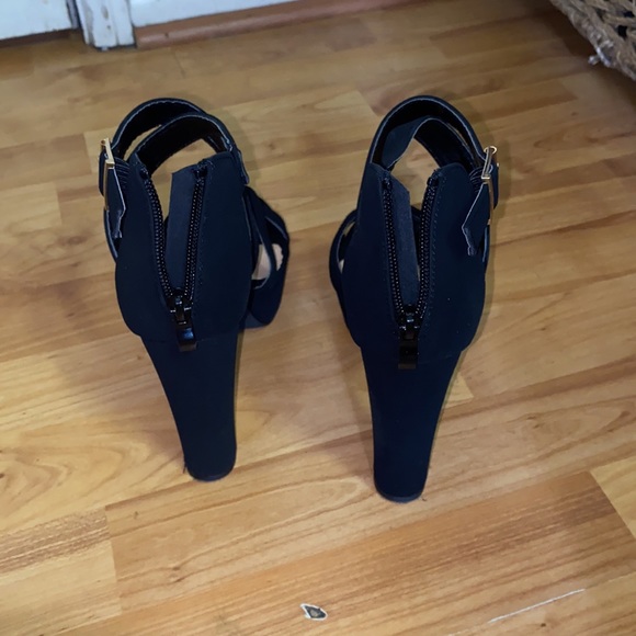 Heels - Picture 2 of 3